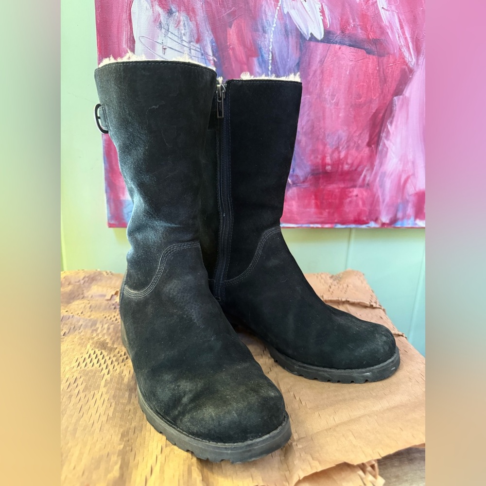 Ugg Australialia Suede Shearling lined Black Boots